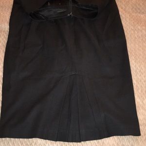 Elie Tahari black pencil skirt with flare on back